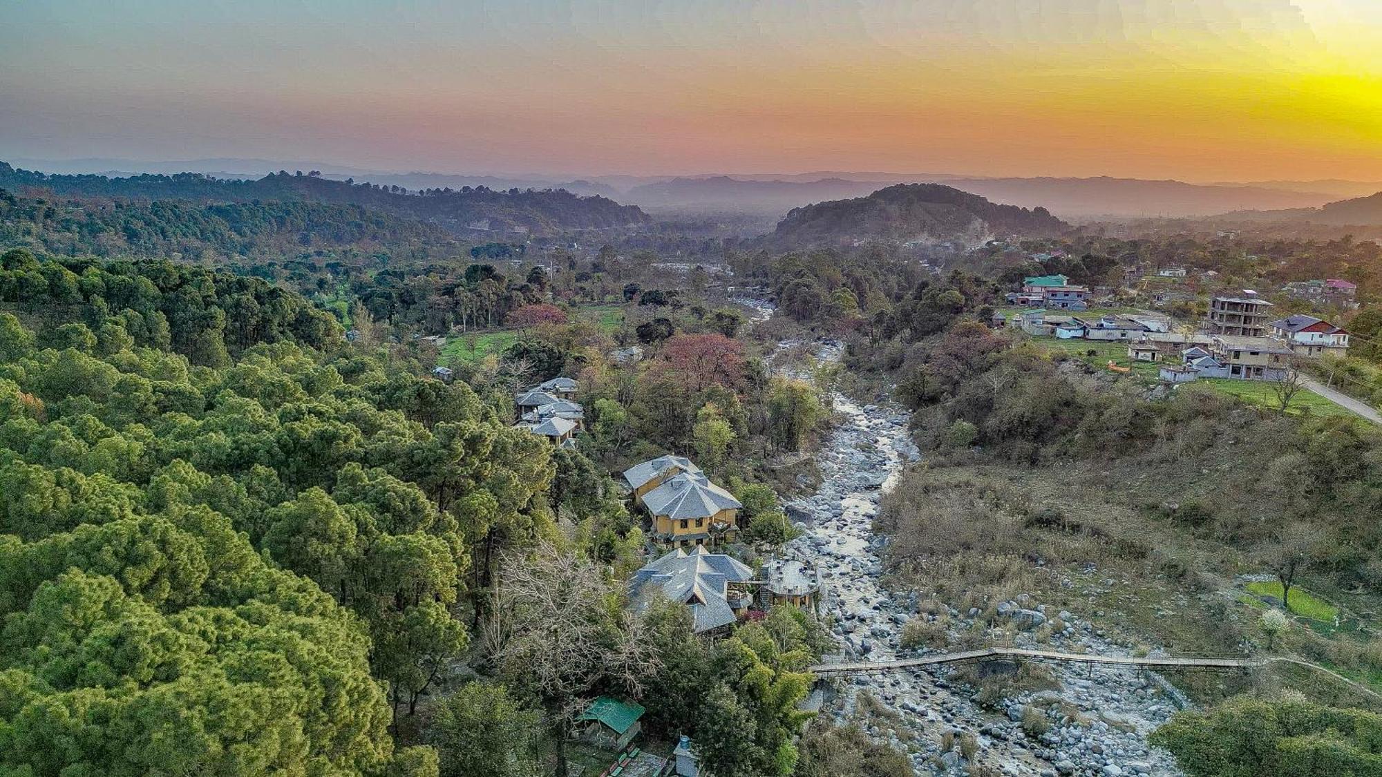 Prakriti Aalay - Riverside Mountain View Boutique Eco Resort 达兰萨拉 外观 照片